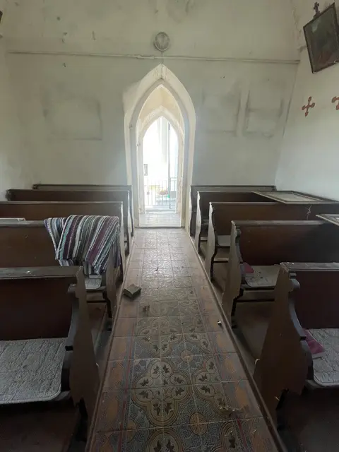 Ein gewisser Sanierungsstau kann auch seinen Reiz haben, hier eine Kapelle in Stelzen  | Foto: Josef Goldhofer