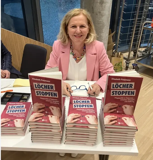 Buchpräsentation,,Löcher stopfen,, Berufsverband der Pflege Vorarlberg 
22.September 2026 in Bregenz 
Anmeldung 
Office.vlbg@oegkv.at  | Foto: Ögkv 