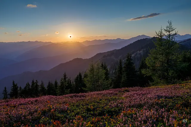 Partielle Sonnenfinsternis am 12.08.2026 vom Rosenkogel (1.918 m.ü.A.), Gaaler Tauern aus Richtung Wölzer Tauern gesehen.