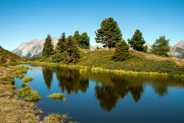 Im Hintergrund die Lechtaler Alpen. Kleiner See auf der Nordseite des Krahberg. Mit der Venetbahn erreichbar. Liegt zwischen Bergstation und Zammer Alm. Wünsche euch allen ein schönes Wochenende- | Foto: © by Ing. Günter Kramarcsik