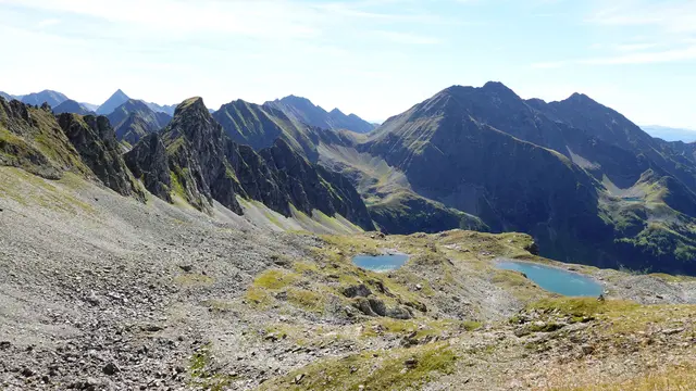 Blick von der Vetternscharte ins Knappenkar, links im Bild die Zinkwand