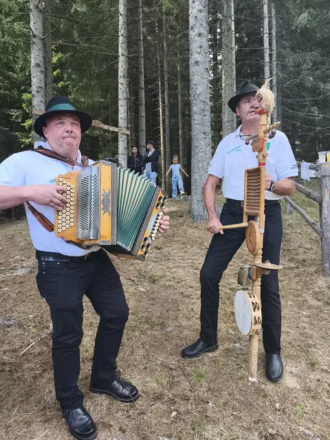 Volle "Action" auf der vergangenen Bergmesse der Bergrettung Deutschlandsberg. Steirische Harmonika mit "Teufelsgeiger" | Foto: Günther Koch