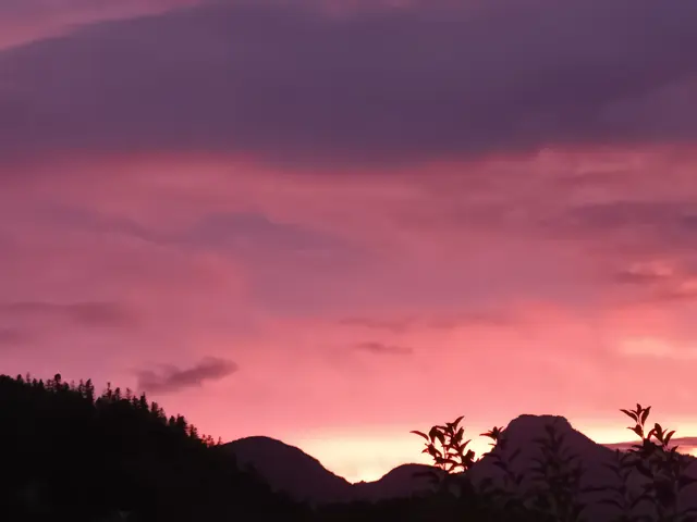 Abendhimmel mit Schatten-Silhouette  | Foto: Berta Huber 