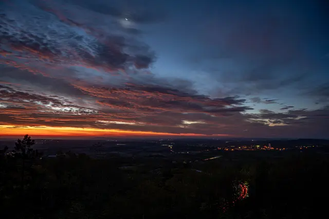 Blick von der Aussichtswarte Pulkau etwa eine halbe Stunde vor Sonnenaufgang. 