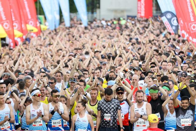 Mehr als 4.000 motivierte Läufer:innen und Walker:innen brachten am Donnerstag das Schwarzl Freizeitzentrum zum beben.  | Foto: GEPA