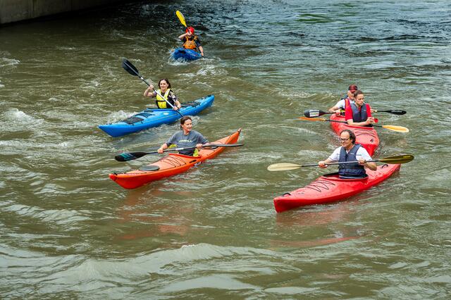 Nach der Einschulung wird losgepaddelt. | Foto: Brand Images