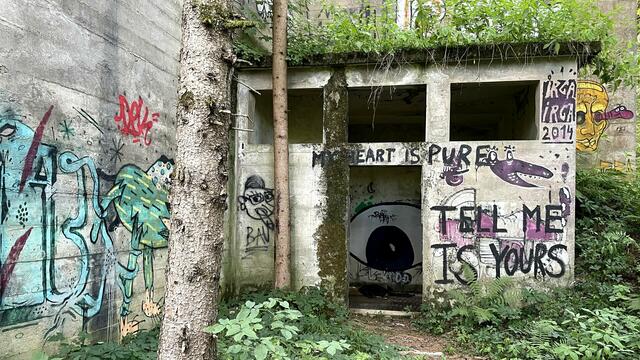 Ein Teil der Schießstätte wurde mit Graffiti besprüht. | Foto: Cornelia Gassler