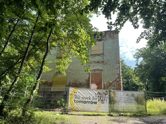 Eingezäunt und verlassen steht das ehemalige Sommerrefektorium am Grazer Rosenhain. Die Uni Graz möchte der Barockruine neues Leben einhauchen. | Foto: RegionalMedien Steiermark