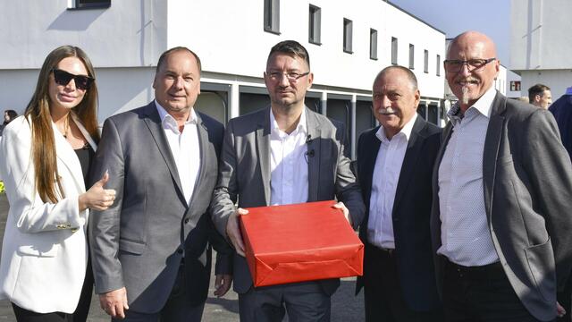 V.l.: Susi Temmer, Bürgermeister Hubert Isker, Walter Temmer, Edmung Willinger und Horst Brunner | Foto: Waltraud Fischer