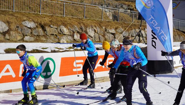 Bei den Langlaufrennen im Auslauf der Paul-Außerleitner-Schanze stand der Spaß im Mittelpunkt. Trotzdem zeigten die Schülerinnen und Schüler starke Leistungen. | Foto: Felix Hallinger