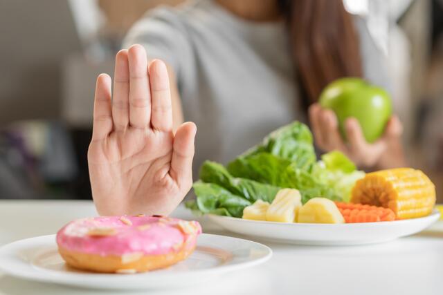 In der Fastenzeit gilt es 40 Tage lang auf Genussmittel wie beispielsweise Süßigkeiten zu verzichten. | Foto: Shutterstock