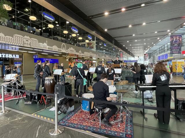 Die WeG-Jazzband spielt am Freitag rund um die Mittagszeit Konzerte am Wiener Hauptbahnhof. | Foto: Johannes Reiterits