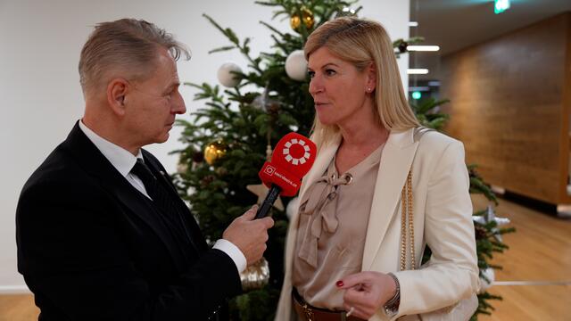 Martin Schöndorfer spricht mit der NR-Abgeordneten Tanja Graf. | Foto: Stefan Schubert