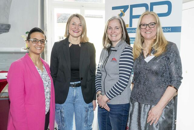 Starke Frauen vor den Vorhang (v.l.): Sara Bafaro vom Netzwerk Iron Women, Margit Pump von ZPP Dentalmedizintechnik, Gerhild Stadtschnitzer-Kolb von Abenteuer Erzberg und Andrea Lassacher vom Verein "Frau in der Wirtschaft" | Foto: Klaus Pressberger