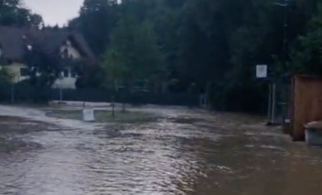 Handyvideos zeigen die Überschwemmungen im Stiftingtal und in anderen Grazer Stadtteilen. | Foto: MeinBezirk.at