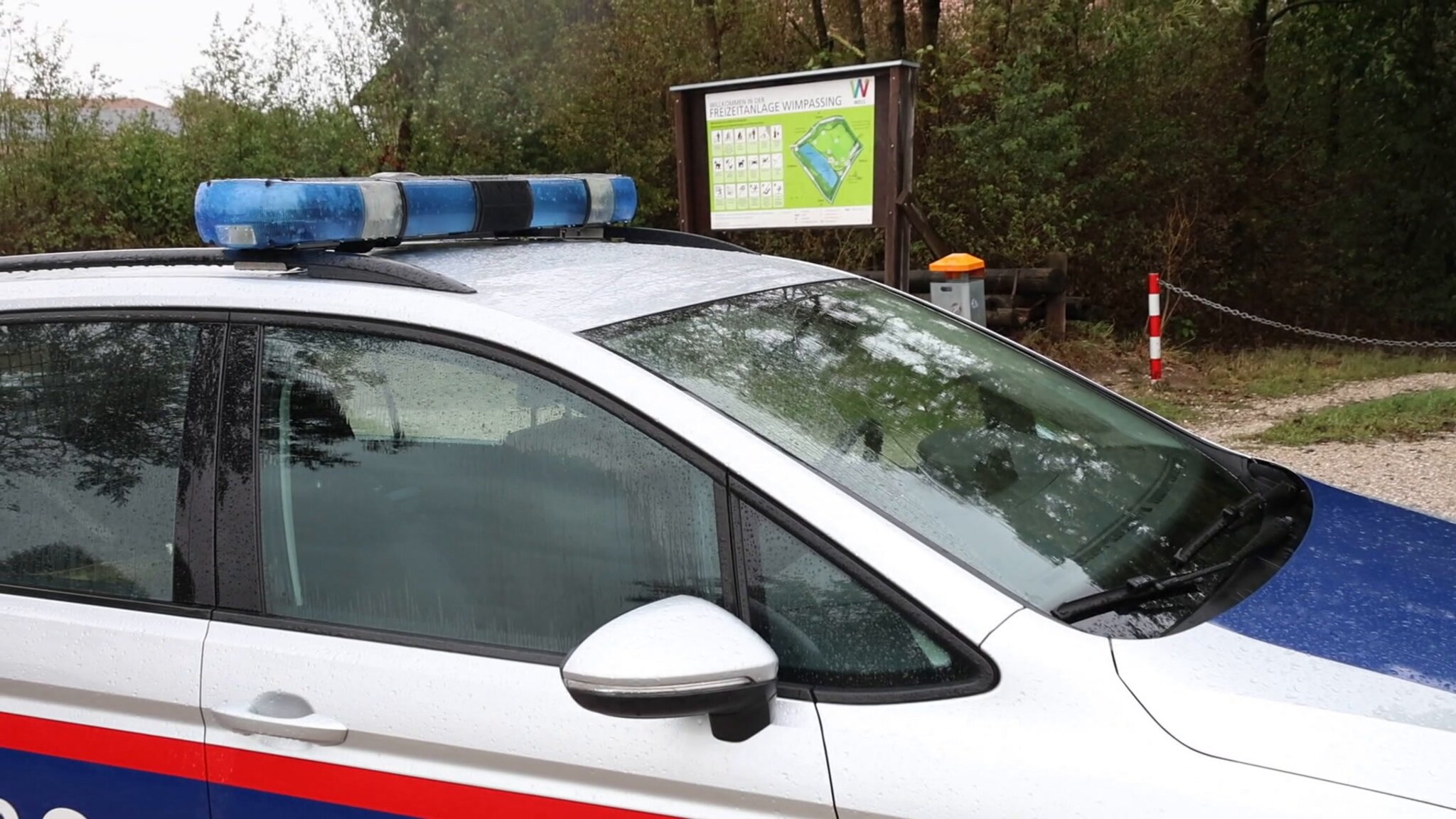 Kurioser Einsatz in Welser Freizeitanlage Feuerwehr fischt Geldscheine
