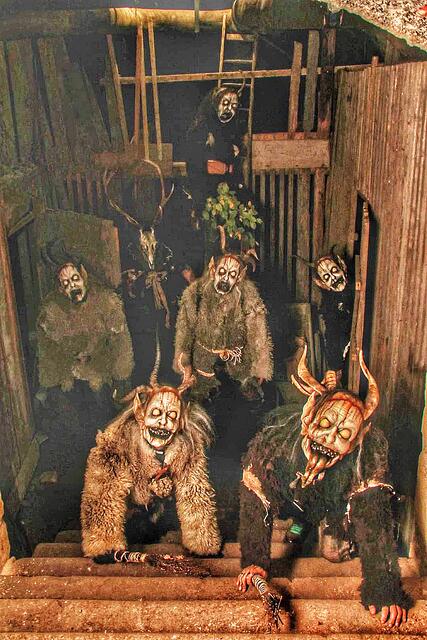 Ein neuer Verein mit "alten" Gesichtern: D'Stodlstoana ist ein zusammengewürfelter Haufen aus ehemaligen Obmännern und Mitgliedern anderer Krampus-Vereine.  | Foto: D'Stodlstoana