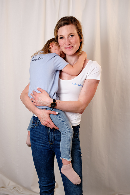Nicole Moser hat mit ihrem Unternehmen für Babyzubehör den Regionalitätspreis in Graz gewonnen – eine Tatsache, auf die Moser, selbst Mutter von Emily, besonders stolz ist. | Foto: Martin Schöbauer