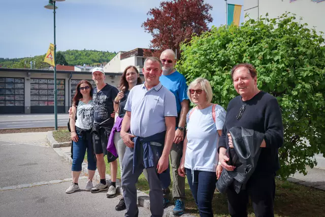 Bei bestem Frühlingswetter folgten am Ostermontag mehr als 140 Personen der Einladung der Marktgemeinde Wiesen zur traditionellen Osterwanderung.  | Foto: Alejandra Ortiz