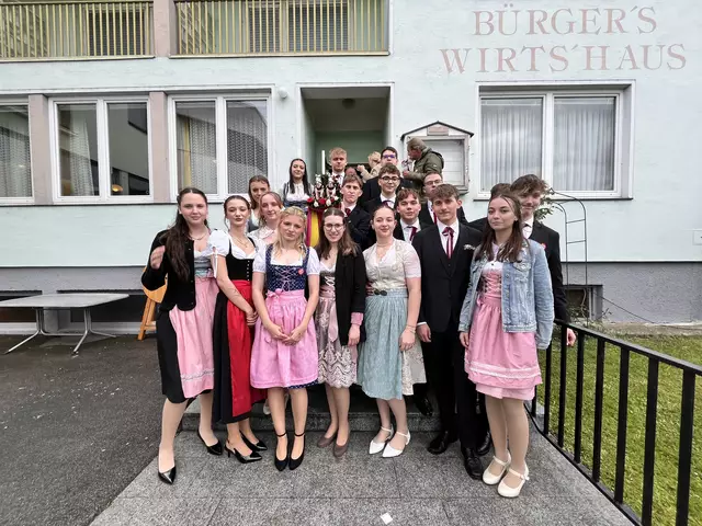 Der Kirtag erstreckte sich über vier Tage, von Freitag bis Montag. Während der Auftakt hauptsächlich von den Einheimischen gefeiert wurde, kamen an den folgenden Tagen viele Besucherinnen und Besucher aus der Umgebung und genossen gemeinsam die Fahrgeschäfte, den Weinausschank und die musikalische Unterhaltung. | Foto: Alejandra Ortiz