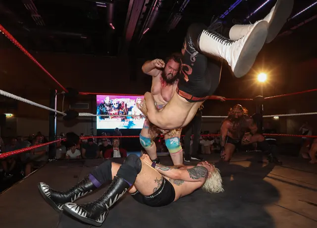 Der "Sick Bubblegum" Stefan Reinisch langte im Hauptkampf ordentlich zu. | Foto: Alex Singer