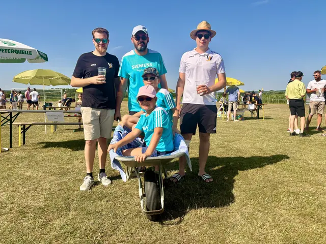 Scheibtruhen rennen stand unter anderem am Programm der 2. Dorfolympiade in Wallendorf.  | Foto: Elisabeth Kloiber