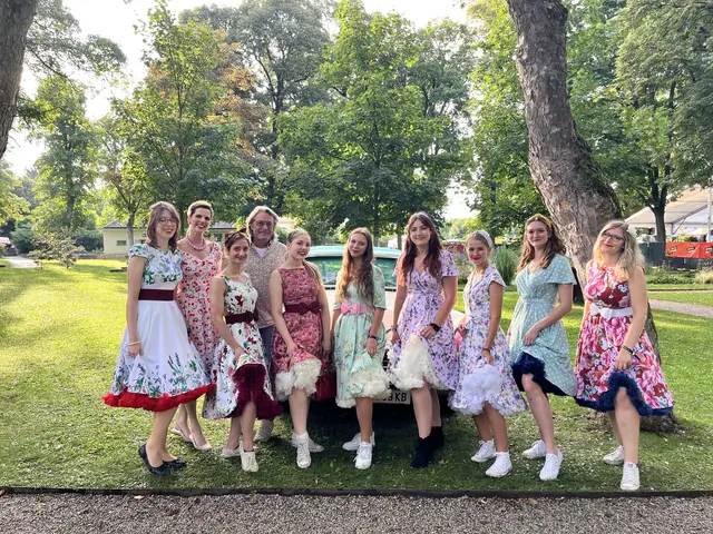 Das Rock’n’Roll Kurpark Festival brachte auch dieses Jahr wieder Hüftschwung, Haartollen, Petticoats und jede Menge gute Vibes nach Bad Sauerbrunn. | Foto: Alejandra Ortiz