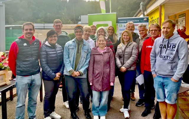 Der neue Aufsichtsrat mit den Geschäftsführern Ingrid Lechner (Wirtschaft) und Peter Neustifter (Sport) stellt die Weichen für die Zukunft des ASKÖ Tennisverein Weiz. | Foto: ASKÖ TV Weiz