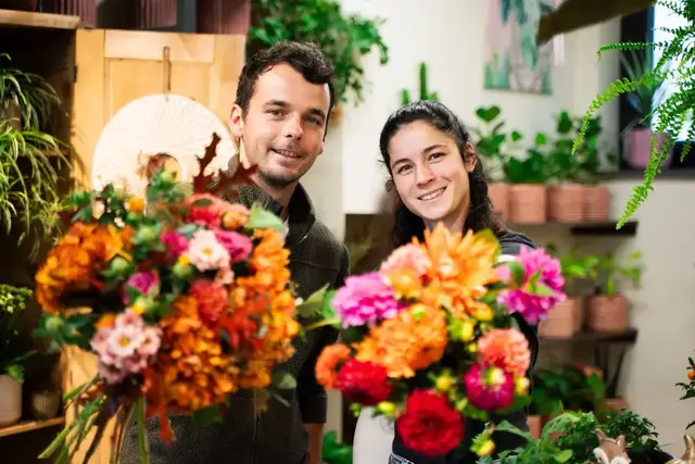 Firmenchef Heinz-Peter Schindler und Lebensgefährtin Lisa Wagner vom Unternehmen Blumen Horvath in Eisenstadt.  | Foto: Johannes Gsellmann