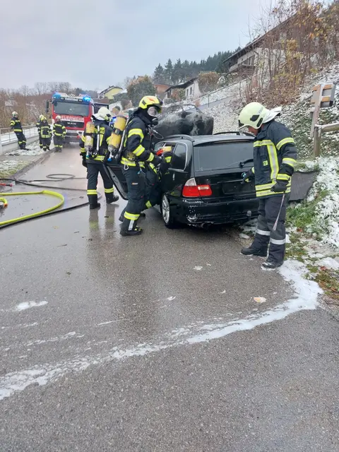 Am Freitag wurde die Feuerwehr Neustift an der Rosalia zu einem Fahrzeugbrand alarmiert. | Foto: Feuerwehr Neustift/Rosalia