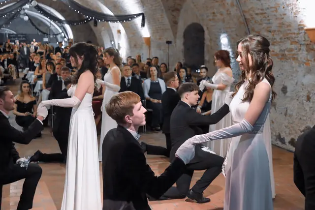 Mit dem 70. Jugendball durfte die Katholische Jugend Forchtenstein ein ganz besonderes Jubiläum feiern – und tat dies auf eindrucksvolle, emotionale und zugleich mitreißende Weise in der einzigartigen Kulisse der Burg Forchtenstein. | Foto: Alejandra Ortiz