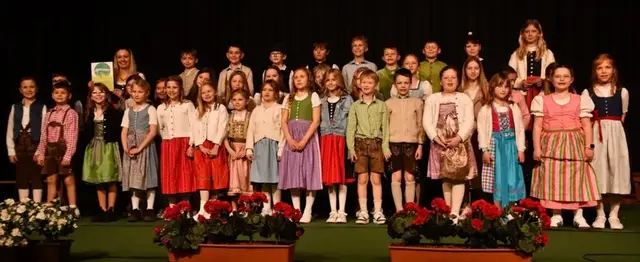 Der Gastgeberchor für das Bezirksjugendsingen, Volksschule St. Peter am Kammersberg. | Foto: Anita Galler