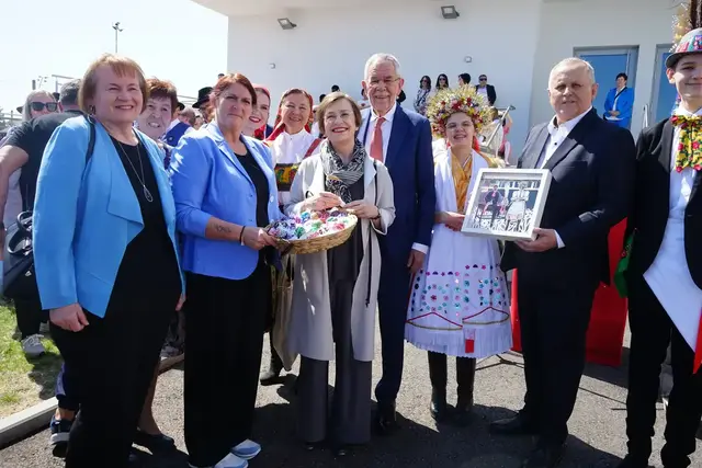 Bundespräsident Alexander Van der Bellen und seine Gattin Doris Schmidauer statten der Gemeinde Stinatz einen längst versprochenen Besuch ab.  | Foto: MeinBezirk/Elisabeth Kloiber