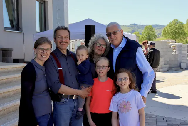Das Betonsteinwerk Forchtenstein ist ein Familienbetrieb in dritter Generation – geprägt von Erfahrung, Zusammenhalt und dem Blick nach vorne. Was einst aufgebaut wurde, wird heute mit frischen Ideen weitergeführt.  | Foto: MeinBezirk / Alejandra Ortiz
