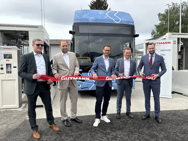 Die Tankstelle für die ersten Busse wurde in Villach feierlich eröffnet.  | Foto: meinbezirk.at/Birgit Gehrke 