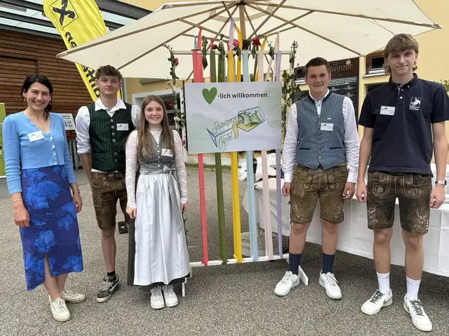 Das Empfangskomitee der Fachschule Silberberg beim Startpunkt zum Sauvignon Gipfel | Foto: MeinBezirk/Waltraud Fischer