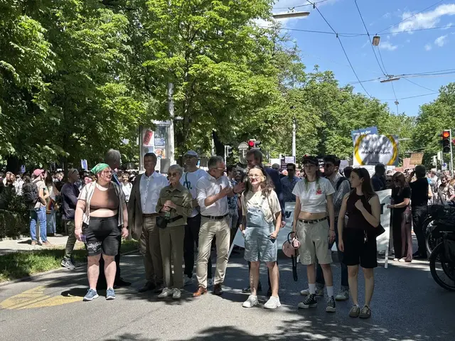 Die Uni-Rektorinnen und -Rektoren riefen gemeinsam mit der ÖH zur Teilnahme an der Demonstration auf.  | Foto: MeinBezirk/Antonia Unterholzer