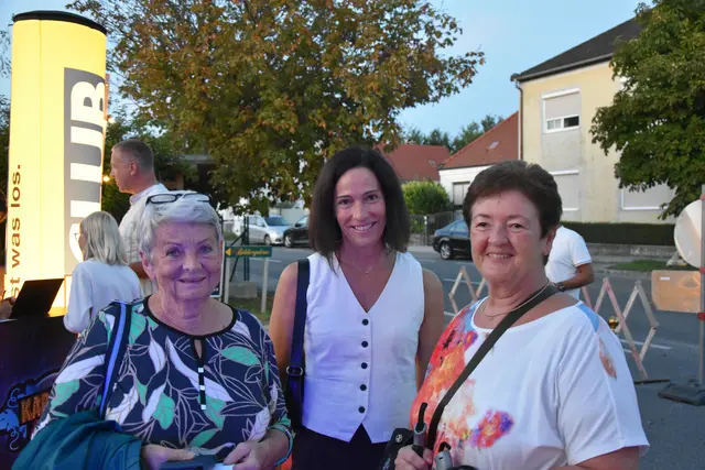 Dora Lackner, Eva Halwax, Jutta Marx | Foto: Julia Lirsch / MeinBezirk