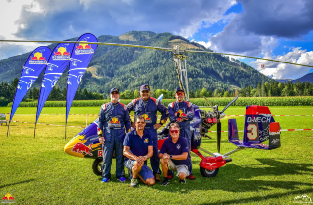 Pro Jahr stehen meist sieben bis acht große Flugshows auf dem Programm – regelmäßig ist das Team dabei auch am Red Bull Ring in Spielberg zu sehen, etwa bei der DTM oder den Red Bull Classics. Im Bild: Peter Metzger, Günther Sunitsch, Otmar Zotter, Alois Redl, Martin Kalan (v. l.) | Foto: Red Bull Rotorwings